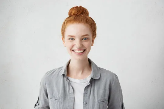 用户在手机上使用球速体育APP